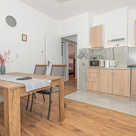 Amazing In With Kitchen شقة *