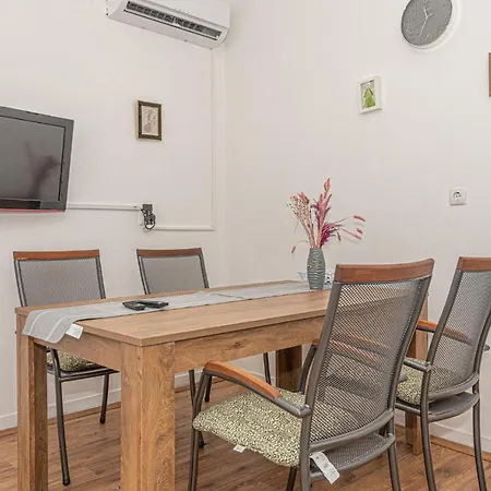 شقة Amazing In With Kitchen